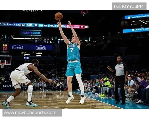 克尼佩尔全场表现惊艳17投10中三分球6中6砍下28分5篮板7助攻3抢断正负值高达18