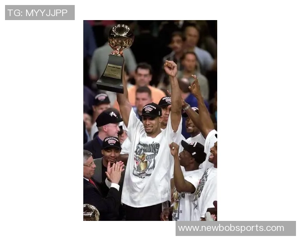 米兰庆祝范巴斯滕61岁生日回顾其辉煌生涯数据与成就 米兰庆祝范巴斯滕61岁生日回顾其辉煌生涯数据与成就