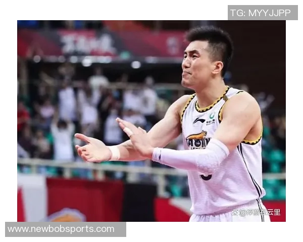 郭艾伦在星名人赛中狂砍43分率队获胜荣膺个人首个MVP奖杯 郭艾伦在星名人赛中狂砍43分率队获胜荣膺个人首个MVP奖杯