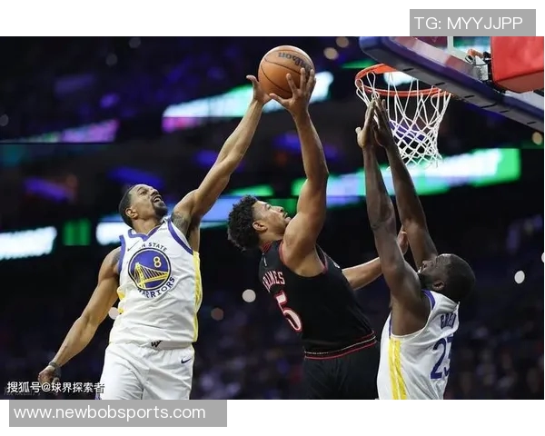 德里克怀特状态回暖却失绝杀三分20投7中贡献18分5篮板7助攻