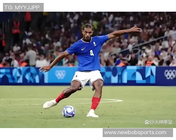 奥卡福进球瞬间意外出现沙滩球引发热刺球迷热议